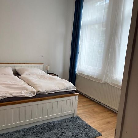 Moderne Wohnung In Der Innenstadt Von Бад Ойнхаузен Екстериор снимка