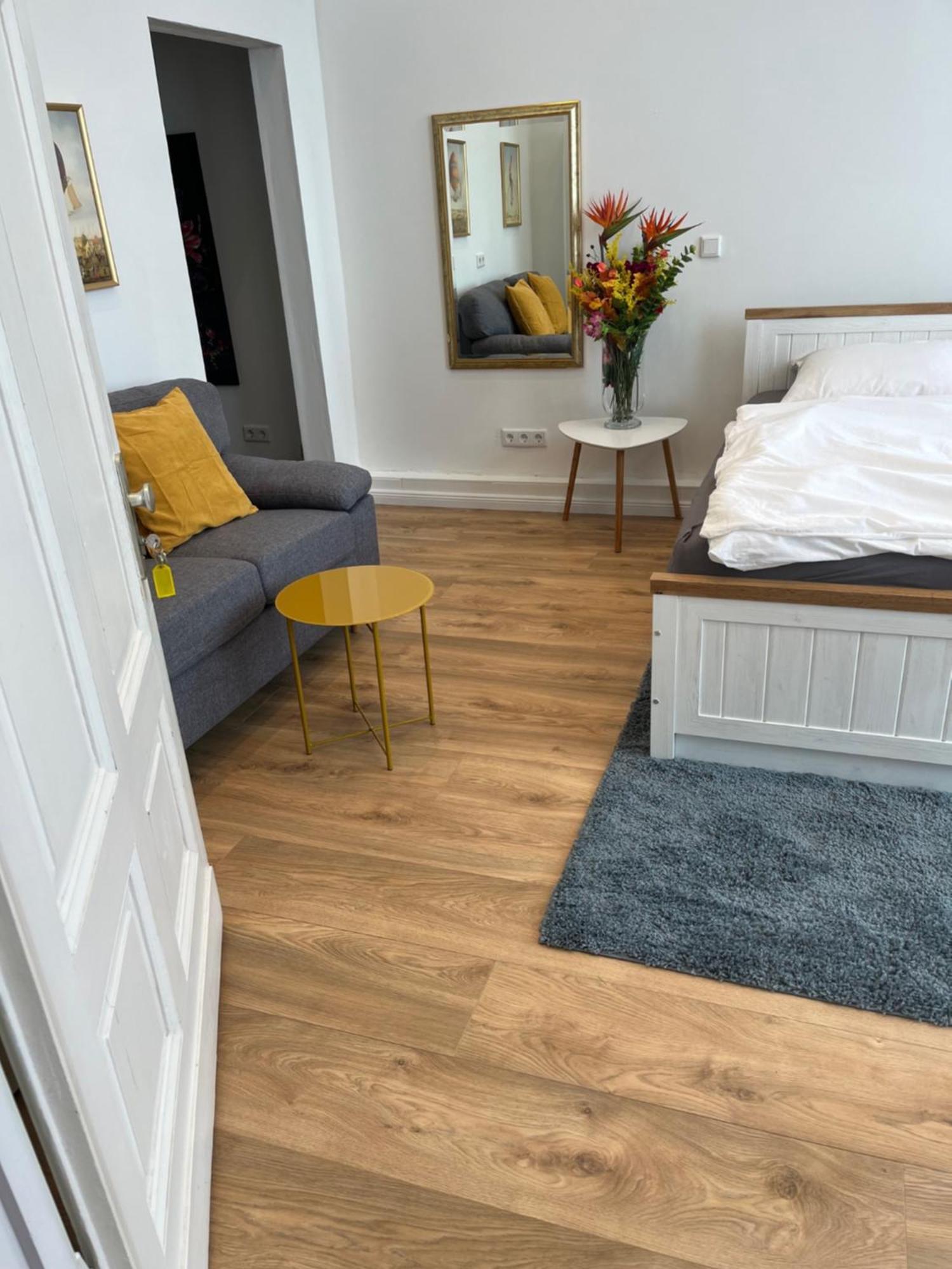 Moderne Wohnung In Der Innenstadt Von Бад Ойнхаузен Екстериор снимка